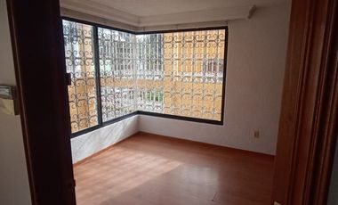 AMPLIA CASA EN RENTA, EN EL CENTRO DE TOLUCA PARA, OPTIMA PARA OFICINAS, zona la Merced.