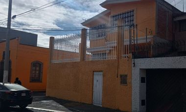 AMPLIA CASA EN RENTA, EN EL CENTRO DE TOLUCA PARA, OPTIMA PARA OFICINAS, zona la Merced.