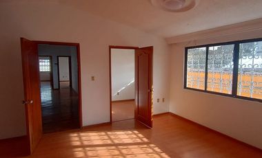 AMPLIA CASA EN RENTA, EN EL CENTRO DE TOLUCA PARA, OPTIMA PARA OFICINAS, zona la Merced.