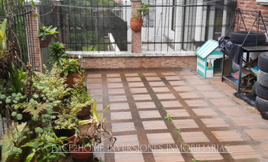 CASA EN VENTA CON 4 HABITACIONES Y JACUZZI 320 m²
