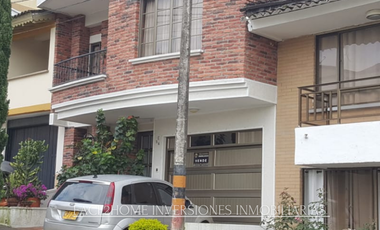 CASA EN VENTA CON 4 HABITACIONES Y JACUZZI 320 m²