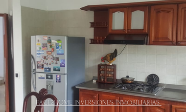 CASA EN VENTA CON 4 HABITACIONES Y JACUZZI 320 m²
