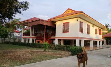 House for sale in front of Wat Tha Sung,Super rare location,Flooded free, Good for resort accommodation.