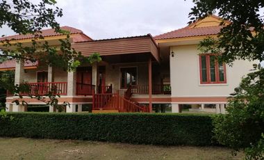 House for sale in front of Wat Tha Sung,Super rare location,Flooded free, Good for resort accommodation.