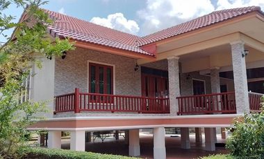 House for sale in front of Wat Tha Sung,Super rare location,Flooded free, Good for resort accommodation.