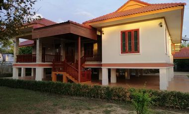 House for sale in front of Wat Tha Sung,Super rare location,Flooded free, Good for resort accommodation.