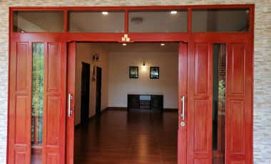 House for sale in front of Wat Tha Sung,Super rare location,Flooded free, Good for resort accommodation.