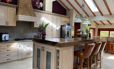 PR17074 Casa en venta en el sector Alto de las Palmas, Envigado