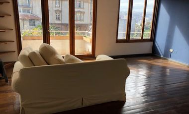 Depto 2 dormitorios con estacionamiento en corazón Cerro Alegre