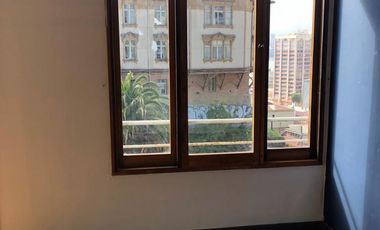 Depto 2 dormitorios con estacionamiento en corazón Cerro Alegre