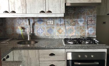 Depto 2 dormitorios con estacionamiento en corazón Cerro Alegre