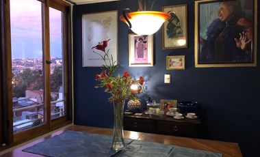 Depto 2 dormitorios con estacionamiento en corazón Cerro Alegre