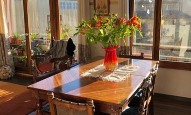 Depto 2 dormitorios con estacionamiento en corazón Cerro Alegre