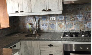 Depto 2 dormitorios con estacionamiento en corazón Cerro Alegre