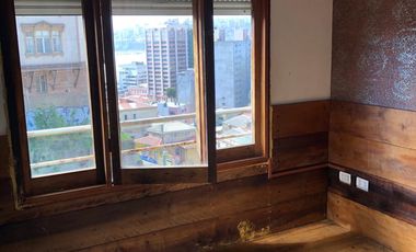 Depto 2 dormitorios con estacionamiento en corazón Cerro Alegre