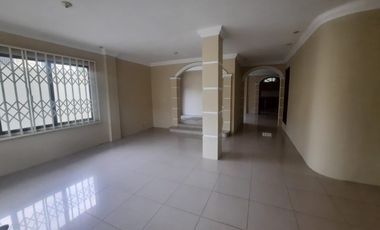 Casa de 3 plantas en alquiler en Garzota.