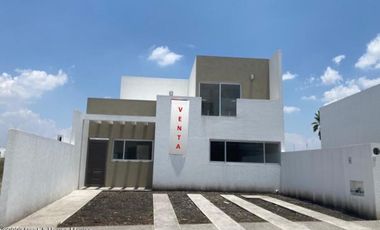 Casa en venta en Real de Juriquilla, con opcion a 4ta recamara