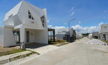 BATULAOV1B12XX: For Rent Semi Furnished 2BR Town House in Batulao Artscapes Commune
