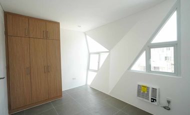 BATULAOV1B12XX: For Rent Semi Furnished 2BR Town House in Batulao Artscapes Commune