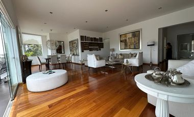 🏠SE VENDE  CASA DE LUJO Y MODERNA DE 3 NIVELES 
📍 EN AV. CERROS DE CAMACHO 
⛳️CON VISTA AL CLUB EL GOLF LOS INCAS.