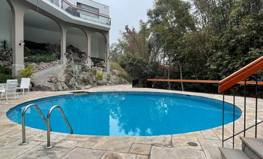 🏠SE VENDE  CASA DE LUJO Y MODERNA DE 3 NIVELES 
📍 EN AV. CERROS DE CAMACHO 
⛳️CON VISTA AL CLUB EL GOLF LOS INCAS.