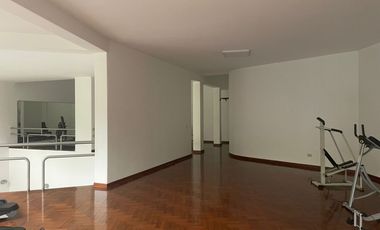 🏠SE VENDE  CASA DE LUJO Y MODERNA DE 3 NIVELES 
📍 EN AV. CERROS DE CAMACHO 
⛳️CON VISTA AL CLUB EL GOLF LOS INCAS.