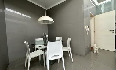 🏠SE VENDE  CASA DE LUJO Y MODERNA DE 3 NIVELES 
📍 EN AV. CERROS DE CAMACHO 
⛳️CON VISTA AL CLUB EL GOLF LOS INCAS.
