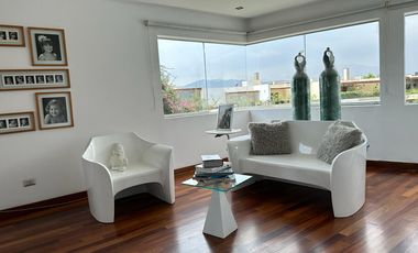 🏠SE VENDE  CASA DE LUJO Y MODERNA DE 3 NIVELES 
📍 EN AV. CERROS DE CAMACHO 
⛳️CON VISTA AL CLUB EL GOLF LOS INCAS.