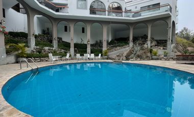 🏠SE VENDE  CASA DE LUJO Y MODERNA DE 3 NIVELES 
📍 EN AV. CERROS DE CAMACHO 
⛳️CON VISTA AL CLUB EL GOLF LOS INCAS.