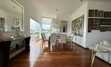 🏠SE VENDE  CASA DE LUJO Y MODERNA DE 3 NIVELES 
📍 EN AV. CERROS DE CAMACHO 
⛳️CON VISTA AL CLUB EL GOLF LOS INCAS.