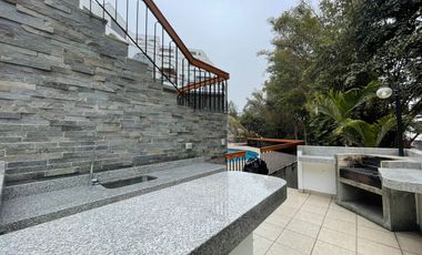 🏠SE VENDE  CASA DE LUJO Y MODERNA DE 3 NIVELES 
📍 EN AV. CERROS DE CAMACHO 
⛳️CON VISTA AL CLUB EL GOLF LOS INCAS.