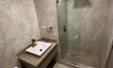 En venta suite amoblada en Riverfront 2 en Puerto Santa Ana