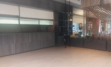 F19C5 Local en arriendo en el sector Loma de los Benedictinos