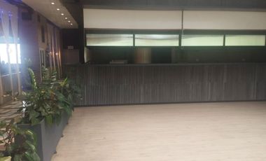 F19C5 Local en arriendo en el sector Loma de los Benedictinos
