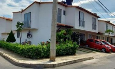VENTA CASA ESQUINERA CONJUNTO CERRADO ZARAGOZA