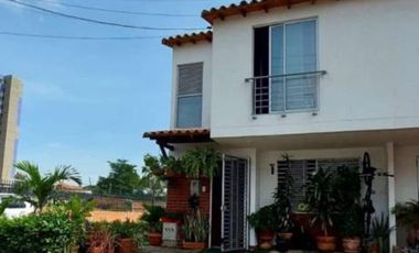 VENTA CASA ESQUINERA CONJUNTO CERRADO ZARAGOZA