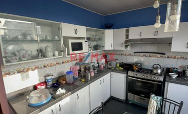 Vendo Casa (local comercial y Dpto) En Zarate. Excelente Ubicacion