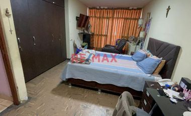 Vendo Casa (local comercial y Dpto) En Zarate. Excelente Ubicacion