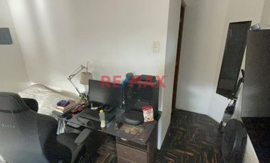 Vendo Casa (local comercial y Dpto) En Zarate. Excelente Ubicacion