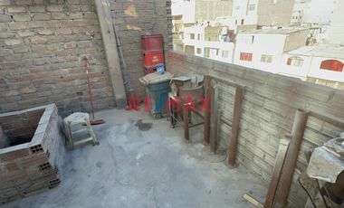 Vendo Casa (local comercial y Dpto) En Zarate. Excelente Ubicacion