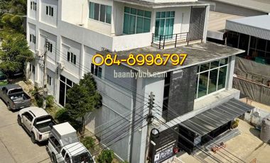 For sale - rent 3-story home office, Amata Nakorn, Chonburi, area 105 sq m, usable area over 675 sq m, parking for more than 15 cars, selling for 27 million / renting 80,000 baht