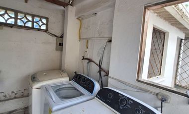 VENTA HOSTERÍA SECTOR TONSUPA - ESMERALDAS