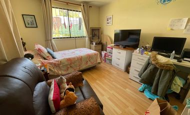 Hermosa y Amplia Casa, 4 Dormitorios / 3 Baños - Muy Soleada