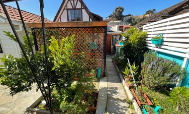 Hermosa y Amplia Casa, 4 Dormitorios / 3 Baños - Muy Soleada