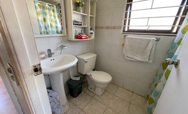 Hermosa y Amplia Casa, 4 Dormitorios / 3 Baños - Muy Soleada