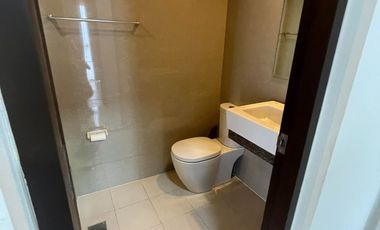 4 BEDROOM UNITS IN BGC