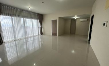 4 BEDROOM UNITS IN BGC