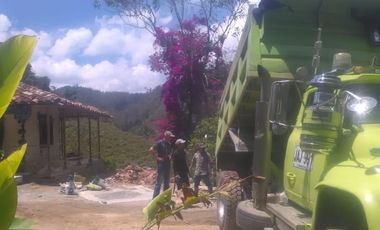 VENDO FINCA SEMIPLANA EN SANTO DOMINGO ANTIOQUIA.