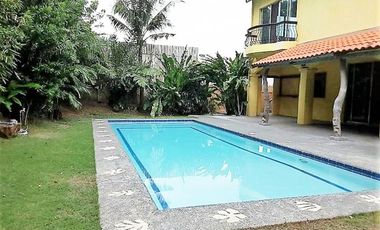Spacious Five Bedrooms House with Pool in Northtown