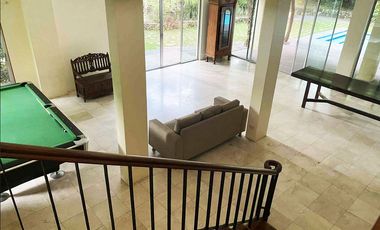 Spacious Five Bedrooms House with Pool in Northtown